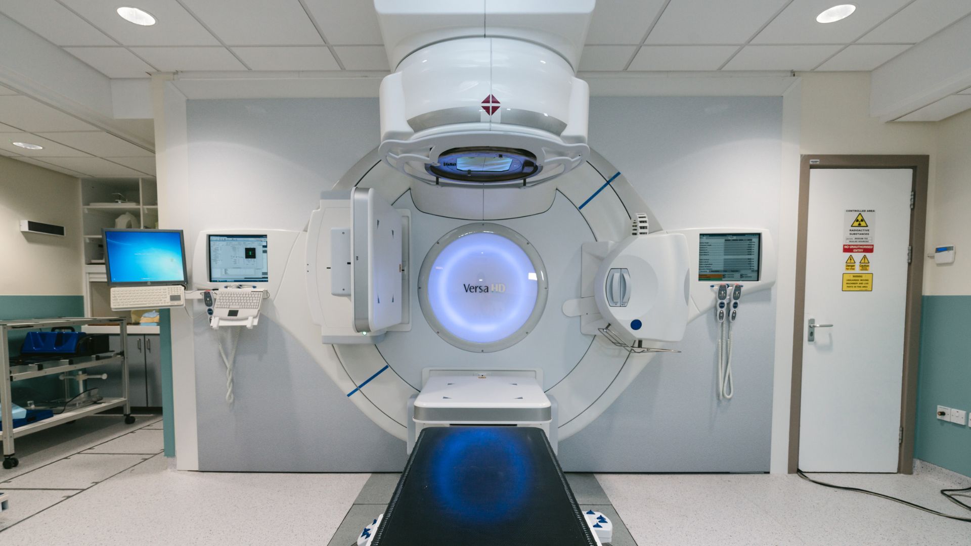 Acelerador lineal para radioterapia oncológica